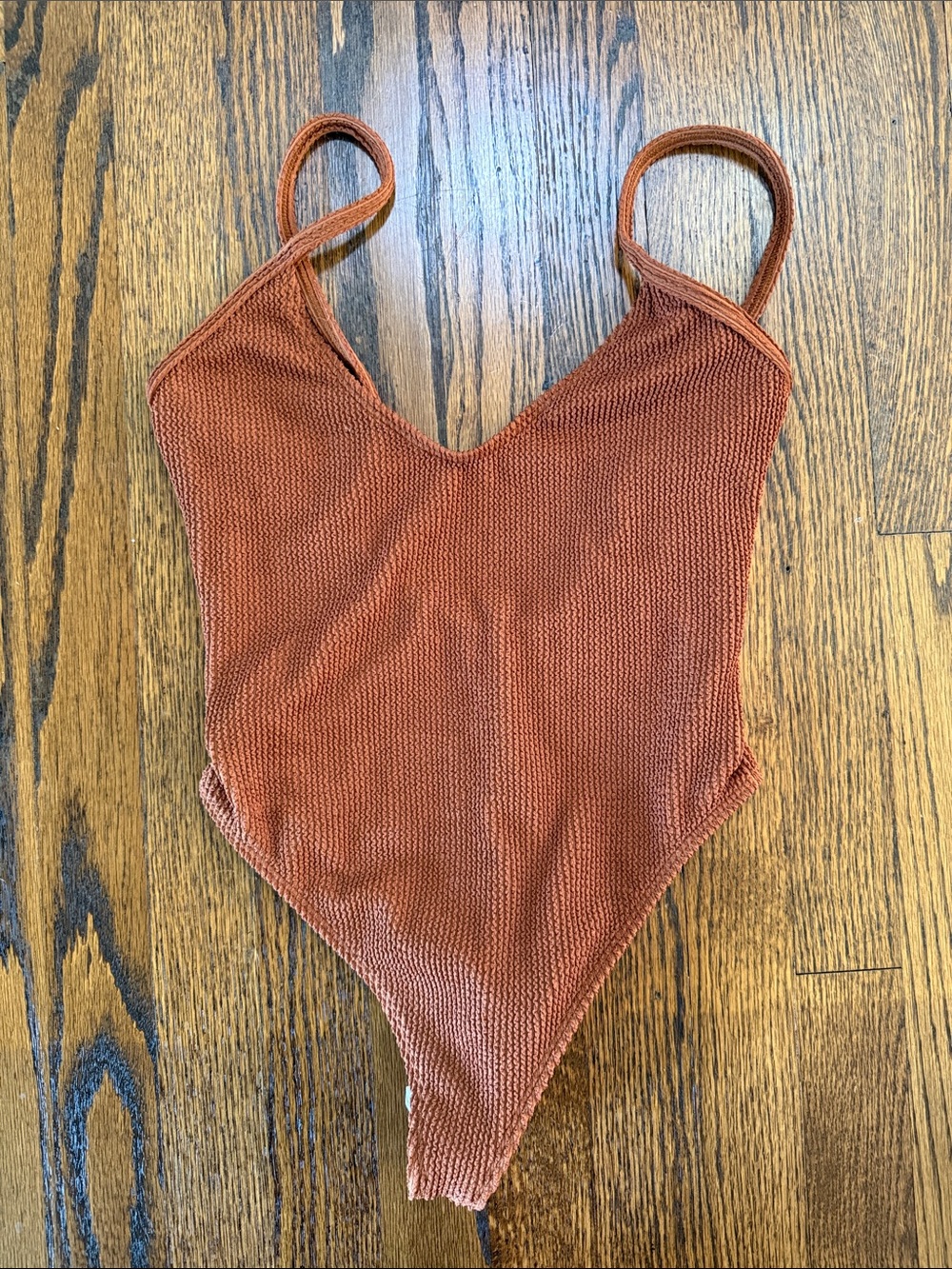 B43 Good American Women’s 1/2 Burnt Burnt Textured V-Neck Bodysuit